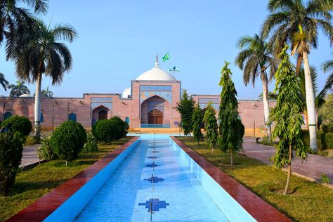 Shah Jahan Mosque Thatta, Shah Jahan Mosque, Pakistan Country, Aqua Farm, Central Mosque, Shah Jahan, Persian Architecture, Asian Architecture, Peaceful Place