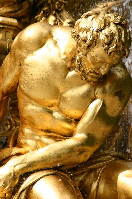 Gold Sculpture Art, Golden Statue, Gold Statue, Gold Aesthetic, Shades Of Gold, Yellow Aesthetic, Aesthetic Themes, Sculptures & Statues, Greek Mythology