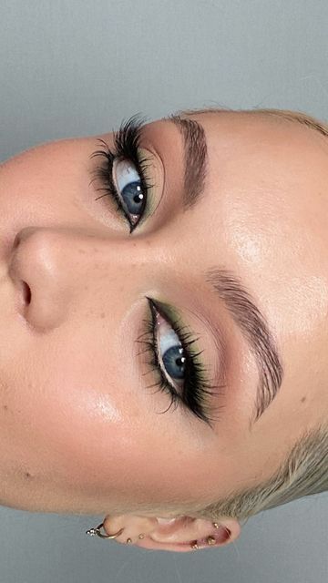 Laura Johnson on Instagram: "Cue the St Patrick’s Day inspo ☘️" Paddy’s Day Makeup, St Patrick’s Makeup Simple, St Patrick’s Say Makeup, St Patrick’s Day Makeup Simple, Simple St Pattys Day Makeup, St Pats Makeup, Green Day Makeup, St Patrick’s Day Make Up, Green Makeup Wedding