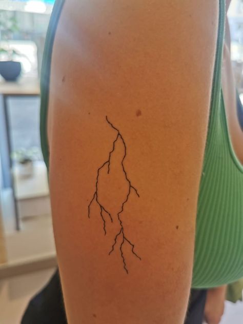 Storm Back Tattoo, She's Thunderstorms Tattoo, Storm Tattoo Simple, Simple Storm Cloud Tattoo, She Whispered I Am The Storm Tattoo, Fine Line Lightning Tattoo, Rainstorm Tattoo, Small Lightning Tattoo, Storm Tatoos