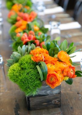 Centerpiece With Oranges, Wedding Table Decorations Orange, Orange And Green Floral Arrangements, Orange And Green Flower Arrangements, Orange Centerpieces For Party, Orange Floral Centerpieces, Dinner Party Flowers, Orange Flower Arrangements, Orange Floral Arrangements