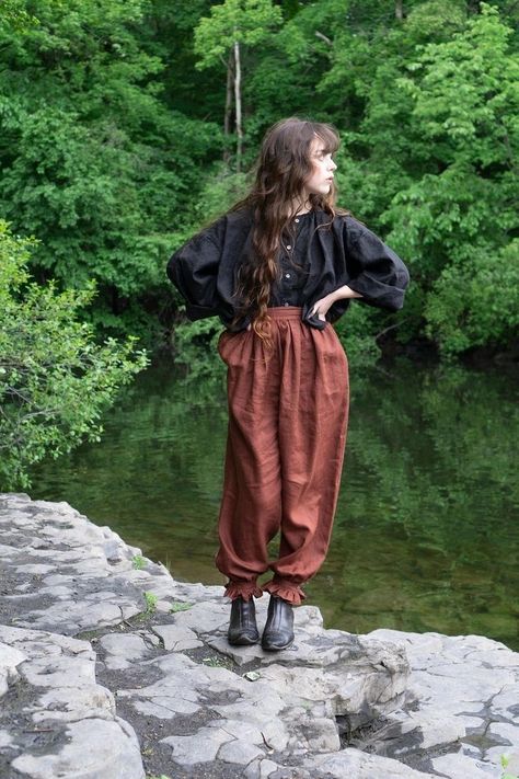 Casual Dnd Outfits, Casual Elf Outfit, Fantasy Inspired Outfits Casual, Hobbitcore Outfits, Hippie Witch Outfits, Wilderness Outfit, Nordic Clothing, Ren Faire Outfits, Vintage Street Style