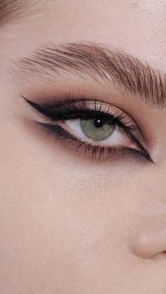 Subtle Eyeliner Looks, Starfall Makeup, Wing Eyeliner Looks, Big Eyeliner Looks, Swirl Eyeliner, Fishtail Eyeliner, Angel Wing Eyeliner, Bat Wing Eyeliner, Angel Wings Eyeliner