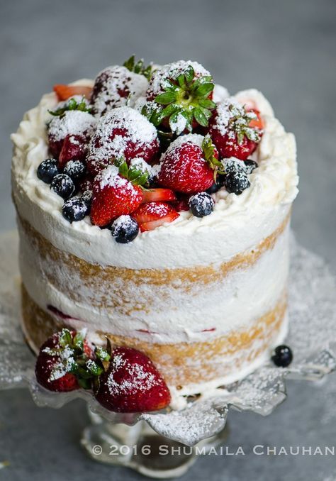 Berries and Whipped Cream Cake Genoise Cake, Fresh Fruit Cake, Pound Cakes, Apple Cake Recipes, Celebration Ideas, Layer Cakes, Summer Berries, Theme Parties, Occasion Cakes