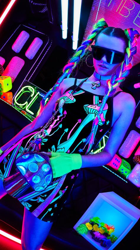 🍄🌀Lets go Down the Rabbit Hole 🕳 CLUB EXX EDC is here. 🐛 dollskill.com/clubexx Cyberpunk Fashion Neon, Cyberpunk Mode, Neon Photoshoot, Rave Aesthetic, Cyberpunk Outfit, Neon Rave, Neon Cyberpunk, Neon Girl, Neon Birthday