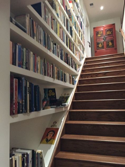 Stairs With Bookshelves, Shelves On Staircase Wall, Bookcase On Stairs, Bookshelves Staircase, Bookcase Staircase, Staircase Bookshelves, Stairs Bookshelves, Stairs Library, Bookcase Stairs