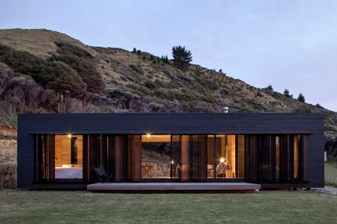 An Off-the-Grid Cottage in New Zealand, Available for Rent - Remodelista New Zealand Architecture, Single Floor House Design, Off Grid House, Flat Roof House, Residential Building Design, New Zealand Houses, Small House Design Plans, Casa Container, Cabin Plans