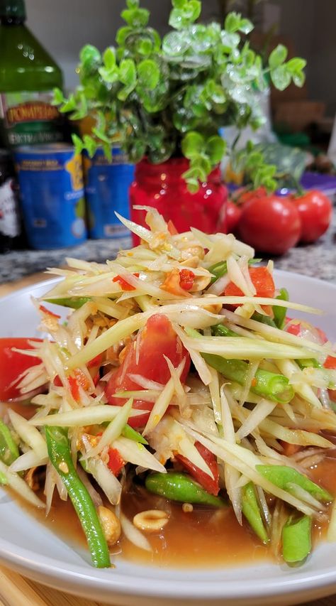 Papaya Salad 🌶 Som Tum #homecooking #papayasalad #asianfood #cooking #salad #spicy #thaifood #somtum #esanfood #homecooked #recipe #spicyfood... | By Prapaporn Muenjorn Som Tum, Papaya Salad, Traditional Dishes, Window Unit, Thai Style, Thai Food, Thai Recipes, Cooking Food, Gym Rat