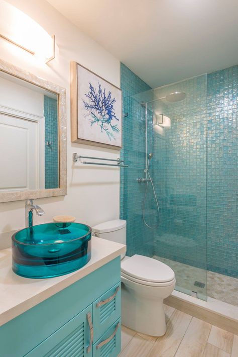 House of Turquoise: David L. Smith Interiors Beach House Mansion Interiors, Aqua Bathroom Decor, Turquoise Bathroom Decor, Coastal Style Bathroom, Design Interior Baie, Aqua Bathroom, Turquoise Bathroom, Serene Bathroom, Bad Inspiration