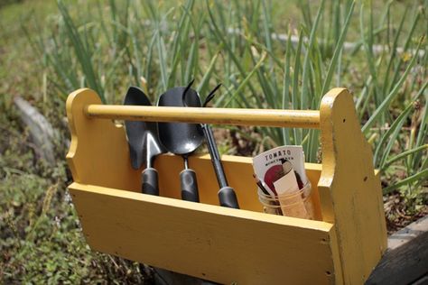 Crafty Gemini | Garden Tool Caddy- DIY woodworking project… Garden Tool Caddy, Caddy Diy, Crafty Gemini, Pink Perennials, Tool Caddy, Low Water Gardening, Garden Tool Organization, Potting Table, Garden Tool Storage