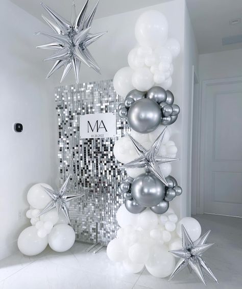 Silver Backdrop Photoshoot, Silver Garland, Disco Birthday Party, Balloon Garland Diy, Silver Birthday, Silver Balloon, Silver Theme, Birthday Balloon Decorations