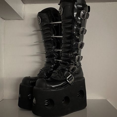 Big Goth Boots, Black Platform Outfit, Pink Alternative Fashion, Trad Goth Outfits, Emo Shoes, Platform Outfit, New Rock Boots, Goth Shoes, Goth Boots