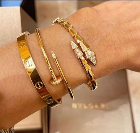 Good product good quality very varied as the pictures Bulgari Bracelet Snake, Snake Gold Bracelet, Gold Snake Bracelet, Alluring Aesthetic, Snake Motif, Bvlgari Bracelet, Diamonds Collection, Stacked Bracelets, Art Jewelry Design