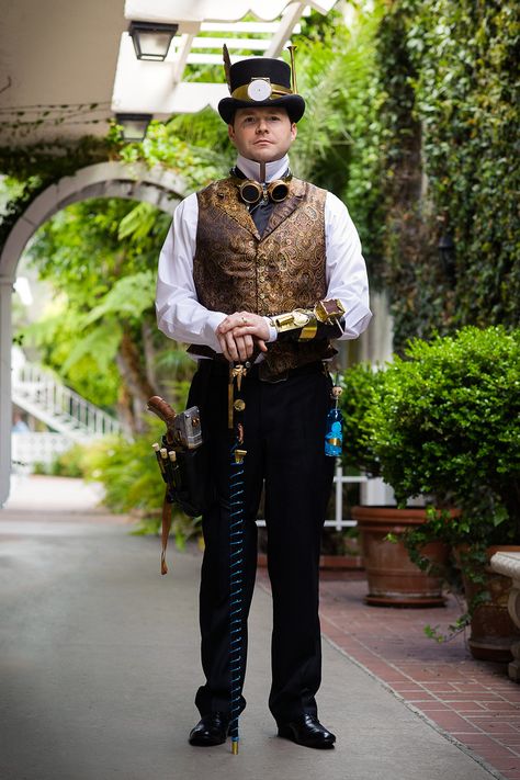 Explore Mr. Muggles' photos on Flickr. Mr. Muggles has uploaded 3649 photos to Flickr. Cane Reference, Steampunk Outfit Men, Steampunk Costume Women, Steampunk Mens Fashion, Steampunk Gentleman, Moda Steampunk, James Watson, Steampunk Man, Burlesque Outfit