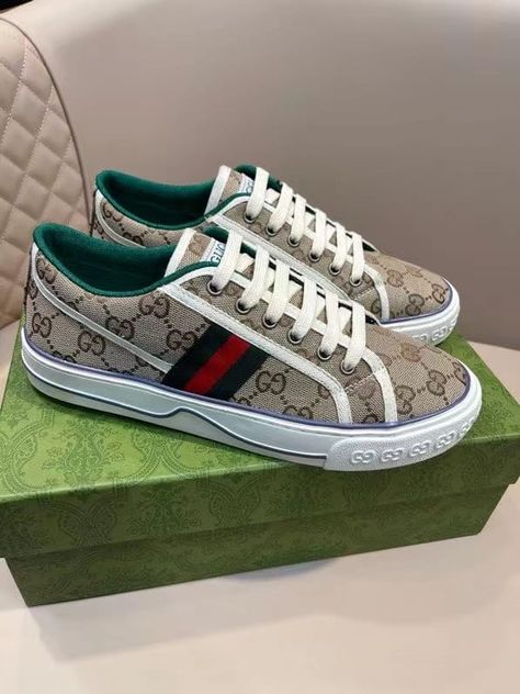 Gucci Tennis Shoes, Tenis Gucci, Gucci Shoes Women, Dubai Safari, Expensive Things, Chukka Sneakers, Branded Shoes, Pretty Shoes Sneakers, Fashion Shoes Heels