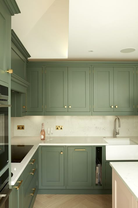 Green kitchen cabinets with white marble worktop in a family home renovation. This family home situated on a popular 1930s street in the heart of Hampstead Garden Suburb has undergone a full renovation and rear extension. The clients chose a cool palette of blues and greens creating a cosy space in the evening. Design: XUL Architecture and Photography by Matt Clayton 1930’s Kitchen, 1930s Home Decor, 1930s House Interior, Marble Worktop, 1930s Kitchen, Slim Kitchen, 1930s Home, White Worktop, Reno Kitchen