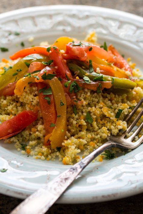 Grilled Salads, Tunisian Dishes, Tunisian Couscous, Tunisian Recipes, Couscous Recipe, Grilled Salad, Tunisian Food, Pepper Salad, Meatless Meal