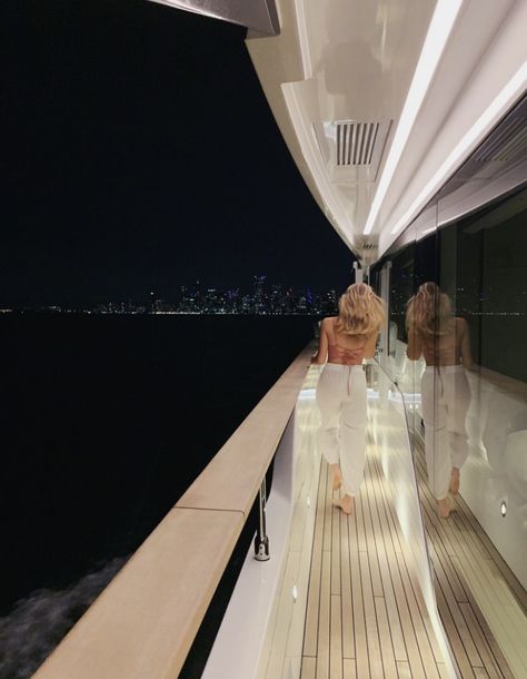 Fotografi Vintage, Super Rich Kids, Rich Girl Lifestyle, Yacht Life, Luxury Lifestyle Dreams, Classy Aesthetic, The Windy City, Future Lifestyle, Rich Kids