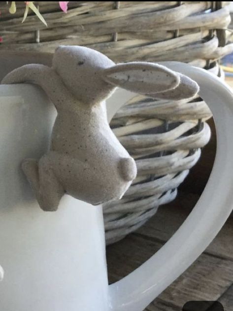 Easter Pottery Ceramics, Pottery Easter Ideas, Easter Ceramics Ideas, Easter Clay Ideas, Easter Pottery Ideas, Bunny Pottery, Pottery Bunny, Ceramic Bunnies, Easter Pottery