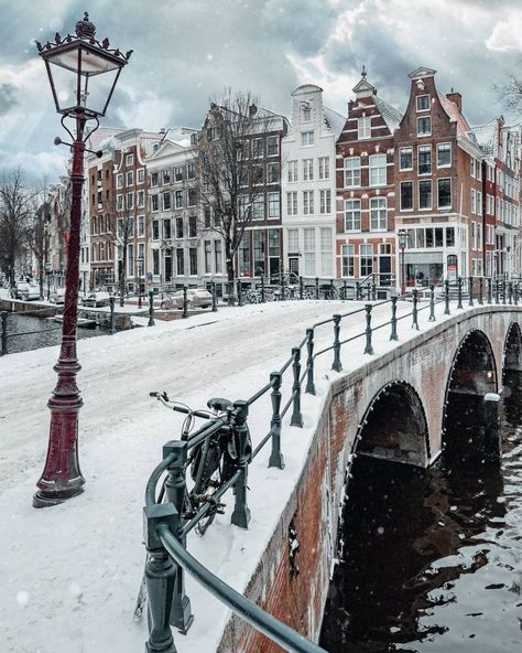 Nora Maria | Amsterdam on Instagram: “Throwback to the start of 2021 because the city looked so magical in white. . . - #Amsterdam #Iamsterdam #World #Autumn #IG_europe…” Amsterdam Pictures, Amsterdam Winter, Amsterdam Houses, Amsterdam Holland, Amsterdam Canals, Winter City, I Amsterdam, Netherlands Travel, Europe Photos