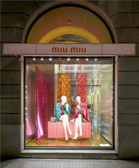 Miu Miu 2013 Christmas Windows Room Baddie, Luxury Retail Store, Display Visual Merchandising, Fashion Window Display, Holiday Window Display, Window Display Retail, Jewerly Displays, Visual Merchandising Displays, Diy Room Divider