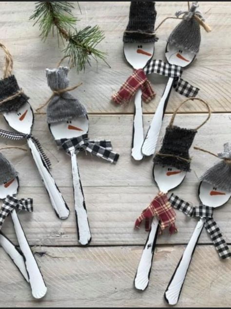 Santa Breakfast, Christmas Crafts Snowman, Recycled Christmas, Cutlery Art, Christmas Spoons, Silverware Crafts, Spoon Crafts, Flower Christmas, Candy Land Christmas Tree