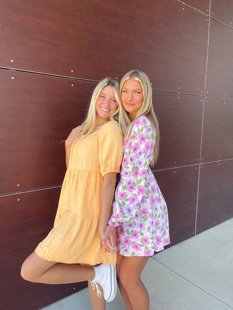 Easter Poses For Pictures, Cute Easter Outfits For Church, Easter Outfit Inspo Church, Easter Picture Ideas Instagram, Easter Dress Aesthetic, Easter Outfit Aesthetic, Trendy Easter Outfit, Spring Church Outfits, Easter Poses