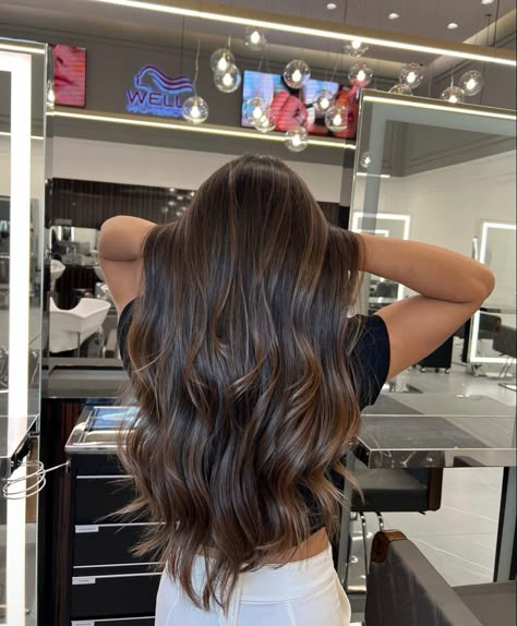 Chocolate Brown Balayage, Black Hair Balayage, Dark Brunette Hair, Brown Hair Looks, Brown Hair Inspo, Brunette Hair With Highlights, Brunette Balayage, Brunette Balayage Hair, Hairstyles For Layered Hair