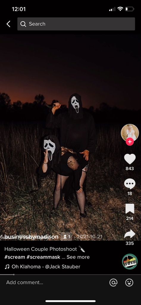 Scream Picture Couple, Couple Halloween Costumes Scream, Couple Scream Photoshoot, Spicy Spooky Photoshoot, Spicy Halloween Photoshoot Couple, Ghost Face Picture Ideas, Scream Mask Couple Photoshoot, Spooky Photoshoot Ideas Couples Outdoor, Ghostface Photoshoot Friends