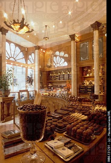 Shop Pictures, I Love Paris, Chocolate Shop, Yahoo Search, On Display, Design Inspo, Afternoon Tea, Store Fronts, Paris France