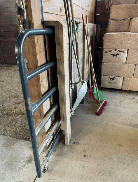 Pocket Gate, Dream Barn Stables, Farm Hacks, Horse Farm Ideas, Barn Hacks, Diy Horse Barn, Barn Stalls, Horse Barn Ideas Stables, Horse Barn Designs