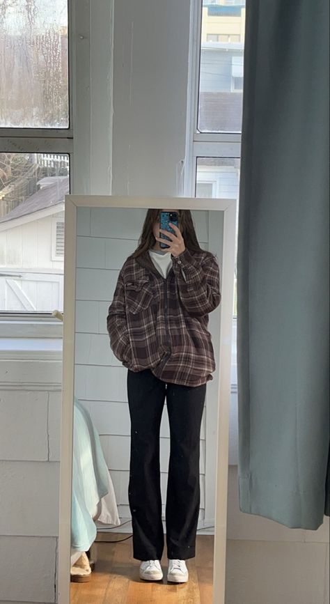 Oversized Leggings Outfit, Creme Flannel Outfit, Flannel Yoga Pants Outfit, Yoga Pants And Flannel Outfit, Fall Outfits Aesthetic Flannel, Winter Outfits With Flannels, Flannel And Yoga Pants Outfits, Flannel Outfits Women Fall, Fleece Flannel Outfit