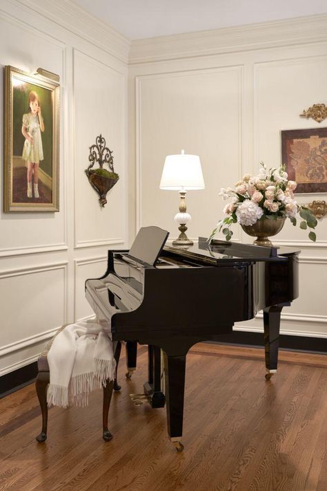 Piano Home Decor, Grand Piano Aesthetic, Grand Piano Decor, Piano In Living Room, Living Room With Piano, Music Room At Home, Piano Room Design, Grand Piano Living Room, Piano Home