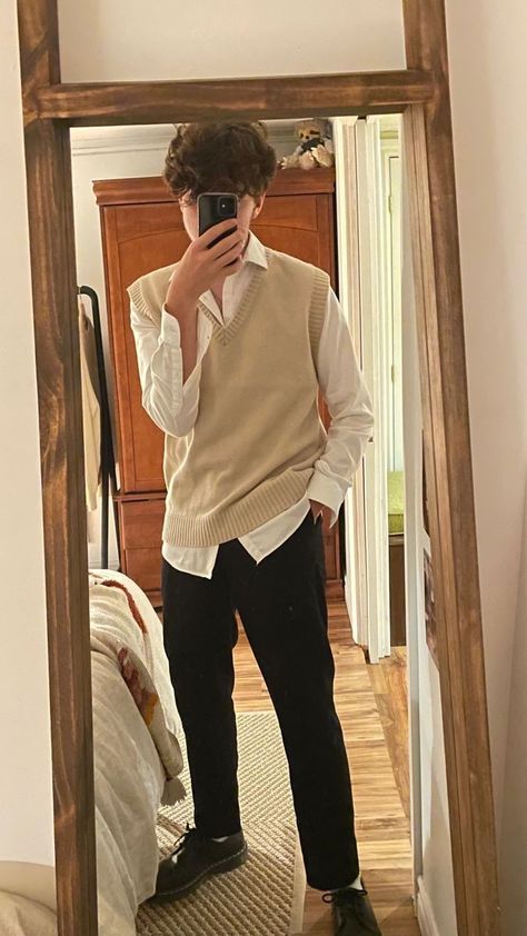 Male Outfits Light Academia, Light Academia Style Men, Casual Academia Men, Casual Light Academia Outfits Men, Light Academia Aesthetic Male, Dark Academia Style Men Summer, Light Academia Aesthetic Outfit Male, Light Academia Aesthetic Boy, Light Academia Male Outfit