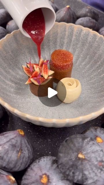 Plated Desserts Recipes, Desserts With Figs, Plating Dessert, Deli Ideas, Fig Dessert, Desserts Homemade, Creative Composition, Tasty Cakes, Restaurant Plates