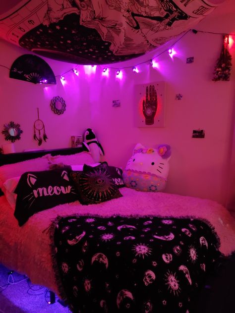 Witchy/goth/kawaii bedroom ideas Cute Goth Bedroom Ideas, Pink Goth Room Decor, Pink Goth Room Aesthetic, Egirl Bedroom Decor, Pink Gothic Bedroom, Pastel Goth Bedroom Aesthetic, Girly Goth Bedroom, Dark Kawaii Room, Soft Goth Bedroom