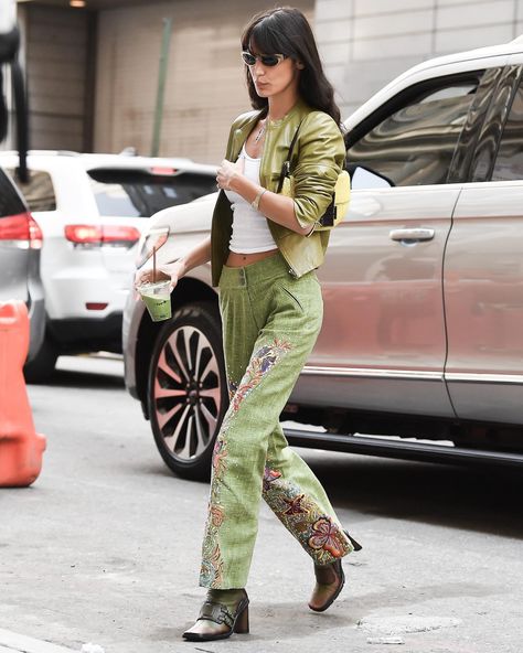 Bella Hadid Street Style, Models Off Duty Style, Hadid Sisters, Bella Hadid Outfits, Bella Hadid Style, Nyfw Street Style, Hadid Style, Model Aesthetic, Celebrity Street Style