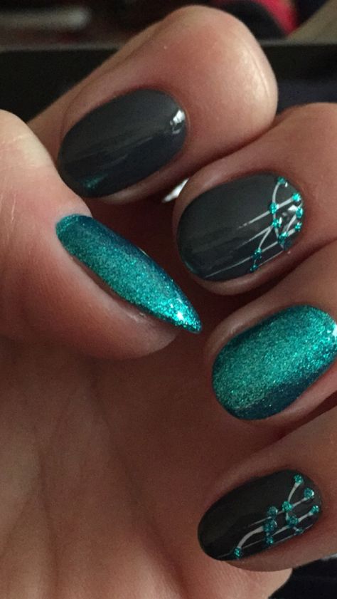 Teal glitter and grey nail art Hallographic Nails, Nails Acrylic Designs, Teal Nail Designs, Grey Nail Art, Grey Nails, Grey Nail Designs, Teal Nails, Colorful Outfits, New Nail Designs