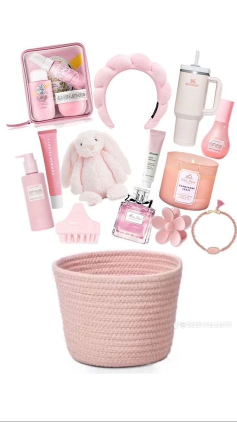 100+ Aesthetic and Affordable Christmas Wishlist Ideas for 2024 Mum 40th Birthday Gifts, Sweet 16 Present Ideas, Pink Gift Basket, Girly Gifts Ideas, Regalos Ideas, Burr Basket, Christmas Presents For Girls, Girly Christmas Gifts, Cute Christmas Ideas