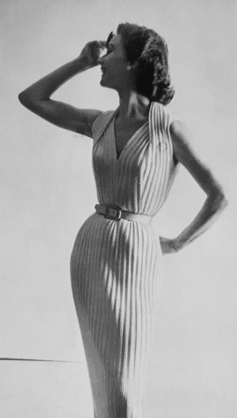 Pierre Balmain P/E 1953 "Dame Blanche". Photo Maurice Tabard. Mannequin Gigi Terwalgne. Maurice Tabard, Marc Bohan, Balmain Collection, Nostalgic Images, Fashion Archive, Pierre Balmain, Vintage Clothes, Contemporary Fashion, Fashion Model