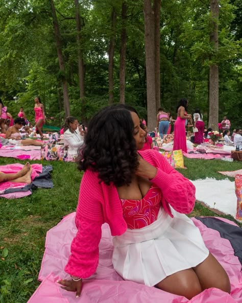 Black Femininity Aesthetic, Femininity Aesthetic, Picnic Outfit, Picnic Inspiration, Best Friend Pictures Tumblr, Trendy Spring Outfits, Black Princess, Pic Nic, All Pink