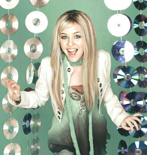 Hannah Montana Photoshoot, Montana Photoshoot, Hannah Montana Tv Show, Hannah Montana Miley Cyrus, Hannah Montana Outfits, Old Miley Cyrus, Hannah Miley, Hannah Montana Forever, Hannah Montana The Movie