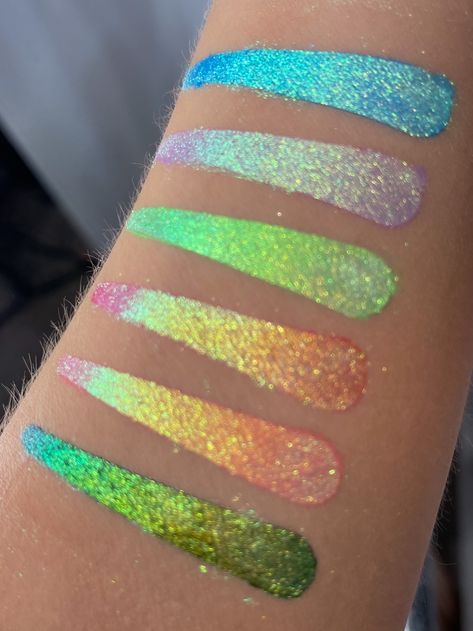 Dominant color of white shimmer and sparkles. Spectral colors of green, blue, gold and purple. Our Opal Multichrome loose pigments offer sparkly multi-tonal hues. The soft and glowy appearance make these shadows perfect for a sparkly multi-tonal highlighter or as a sheer and luminous eyeshadow. Layering: Use alone create a sheer and sparkly translucent look. Or layer the pigments over a colored eyeshadow base such as our Blank Canvas Eyeshadow Primers to achieve a more intense color. Net Weight: Colored Eyeshadow, Iridescent Makeup, Foil Eyeshadow, Gorgeous Images, Holographic Makeup, Blue Eyeshadow Looks, Duochrome Eyeshadow, Sparkly Makeup, Makeup Images