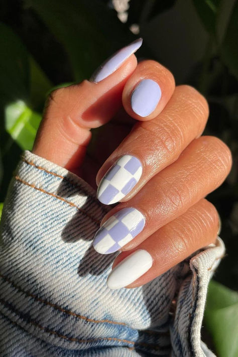 Checkered Nail Art Designs, Solid Color With Design Nails, Checker Pattern Nails, Checkered Nail Designs Short, Cute Nail Designs Checkered, Lilac Checkered Nails, Purple And Yellow Nail Ideas, Purple Pattern Nails, Lavender Checkered Nails