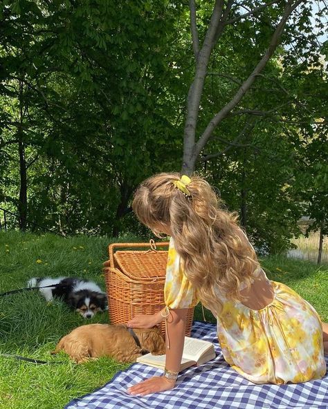 Matilda Djerf, Spring Girl, Easy Style, Spring Aesthetic, Spring Vibes, Summer Dream, Foto Inspiration, Summer Photos, For Love And Lemons