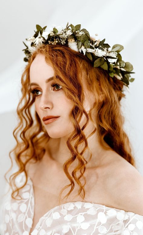 Designed with free spirited boho brides in mind, this stunning Aphrodite bridal flower crown headband is the perfect finishing touch to your wedding day look. Each flower crown is handmade in the UK by Luna and Wild. Featuring a selection of premium quality dried and preserved flowers and foliage in a full circlet design, including preserved Eucalyptus, snow white bunny tails, dried oats, gypsophila and preserved white hydrangea wrapped around a wire base that can be gently bent to fit any adult head size. This charming rustic flower crown is a brilliant veil alternative or perfect bridesmaid accessory for a wild boho look that can be kept and enjoyed for years after your big day. Your flower crown will arrive beautifully boxed and gift wrapped with care instructions to ensure your crown i Flower Crown Wedding Veil, Wedding Hair Flower Crown, Gypsophila Wedding, Flower Wreath Hair, Floral Wedding Hair, Forest Theme Wedding, Wedding Hair Wreath, Flower Crown Hairstyle, Flower Crown Headband