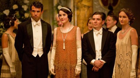 The 12 Best Modern TV Shows Set in the 1920s | tvshowpilot.com 1920s Fashion Gatsby, Downton Abbey Costumes, Lady Mary Crawley, Downton Abbey Movie, Downton Abbey Series, Christmas Episodes, Downton Abbey Fashion, Downton Abby, Michelle Dockery