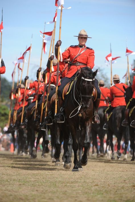 Beautiful image taken during an RCMP Musical Ride performance. The Musical Ride was first performed in 1887 and now it is one of the best-known Canadian symbols worldwide. Canada Culture, Canadian Symbols, Canadian Mountie, Canadian Mounted Police, Canadian Style, Canadian Things, Canada History, Mounted Police, Canadian Culture