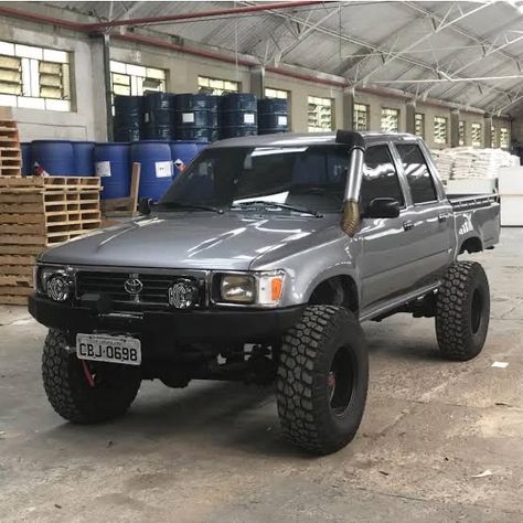 Hilux Ln106, Toyota Trucks 4x4, Toyota Pickup 4x4, Best Pickup Truck, Toyota 4runner Trd, Toyota Starlet, Vintage Pickup, Vintage Pickup Trucks, Ford Mustang Fastback