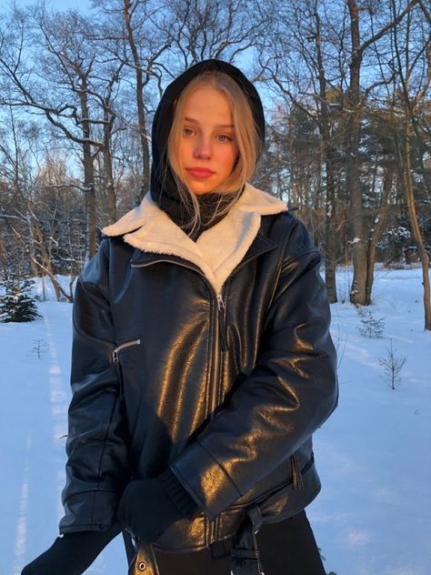 Scandi Winter, Light Pink Coat, Outfits Alt, Winter Fashion Cold, Cold Weather Outfits Winter, Winter Outfits Aesthetic, Canadian Girls, Instagram Christmas, Random Image